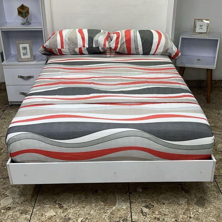 JUEGO DE SABANA QUEEN (1.60M X 1.90M)